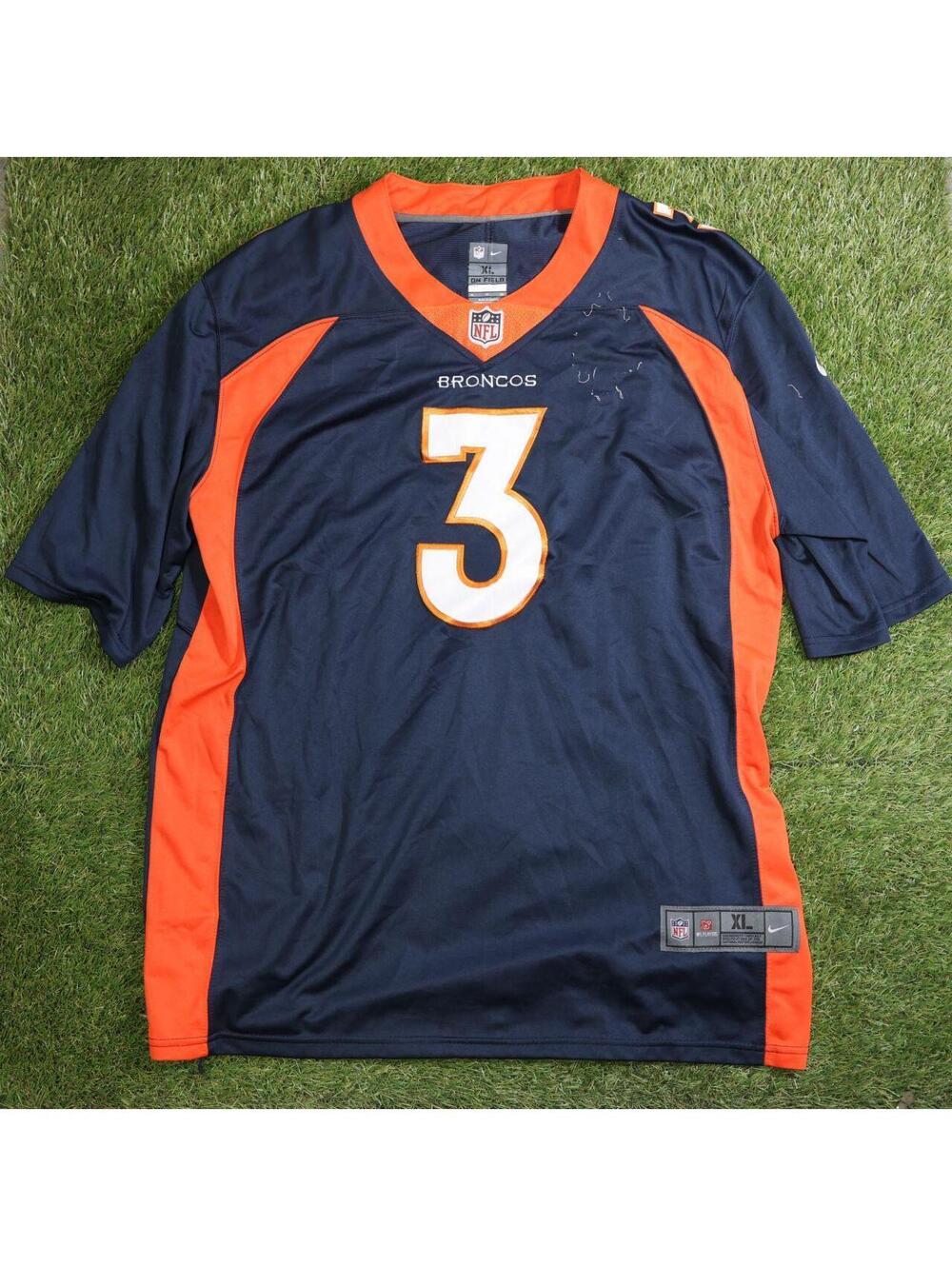 Nike Men's Navy and Blue Tshirt